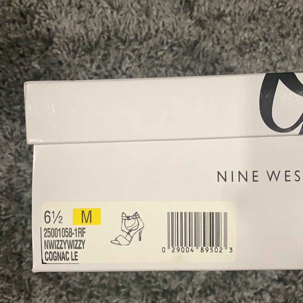 New in box! Nine West Izzy Wizzy Sandals in Cognac Leather - Picture 9 of 11